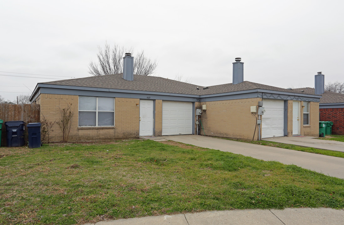 Casie Court in Denton, TX - Building Photo