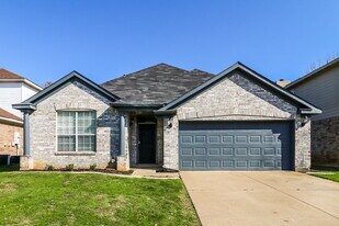 8821 Pedernales Trail in Fort Worth, TX - Building Photo