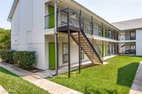 Austin Place in Denton, TX - Foto de edificio - Building Photo