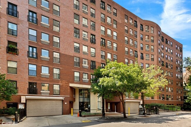 property at 711 W Gordon Terrace