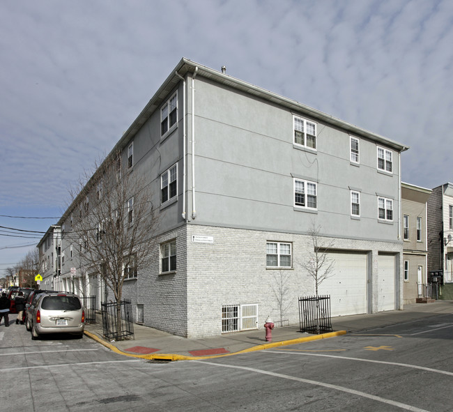 524 4th St in Union City, NJ - Foto de edificio - Building Photo