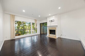 20 Sea Island Dr, Unit 20 Sea Island Dr in Newport Beach, CA - Foto de edificio - Building Photo