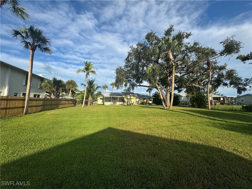 16500 John Morris Rd in Ft. Myers, FL - Building Photo