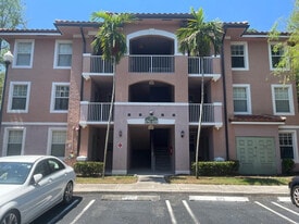 6812 W Sample Rd in Coral Springs, FL - Building Photo