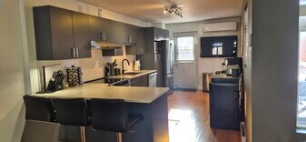 2474 Notre-Dame Rue O in Montréal, QC - Building Photo