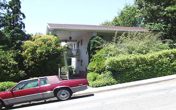 2044 Ascot Dr in Moraga, CA - Building Photo - Building Photo