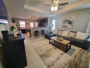 12018 Silver Lgt in San Antonio, TX - Building Photo - Building Photo