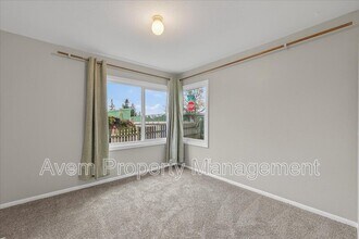 7405 NE Jonesmore St in Portland, OR - Building Photo - Building Photo