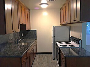 2253 Central Ave in Alameda, CA - Building Photo - Building Photo
