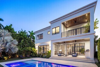 895 NE 76th St in Miami, FL - Building Photo - Building Photo
