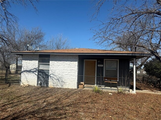1001 W Haynie St in Llano, TX - Building Photo - Building Photo