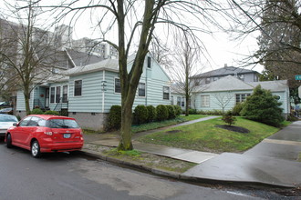 Overton Court Apartments in Portland, OR - Building Photo - Building Photo