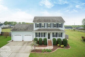 335 Moonlight Dr in Fuquay Varina, NC - Building Photo - Building Photo