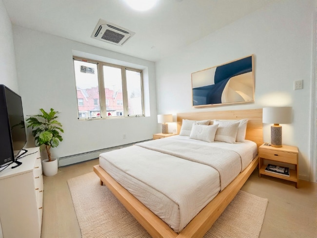 39-56 58th St in Queens, NY - Building Photo - Building Photo