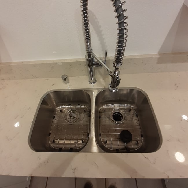 9885 Caspi Gardens Dr in Santee, CA - Foto de edificio - Building Photo