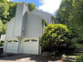 5 Elena Dr in New Milford, CT - Building Photo - Building Photo