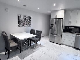 41A Cleve Rue in Hampstead, QC - Building Photo