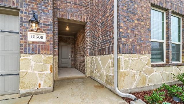 property at 2004 Foggy Wds Ln