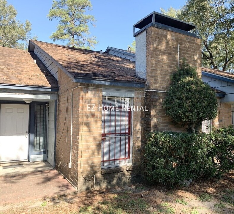 12238 Wild Pine Dr in Houston, TX - Building Photo