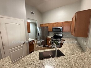 7359 E Weeping Willow Dr in Tucson, AZ - Building Photo - Building Photo