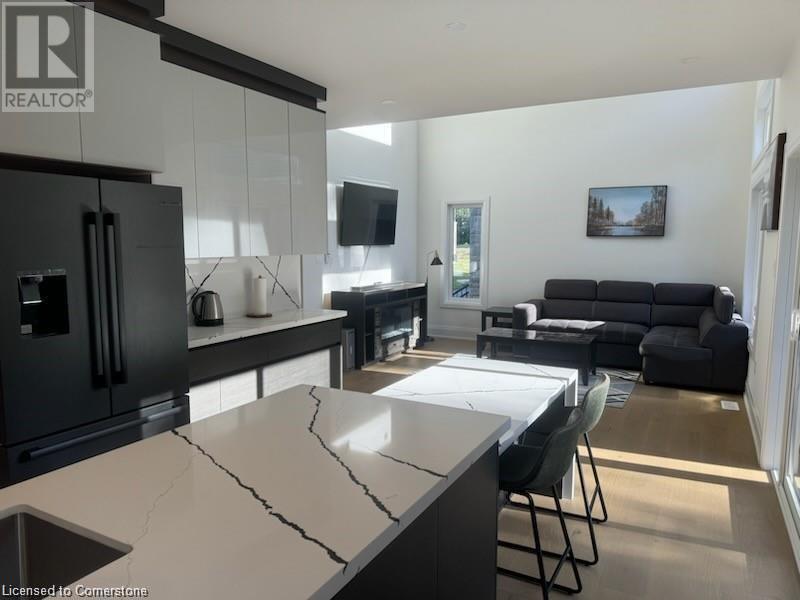 106 Sebastian St in Blue Mountains, ON - Building Photo