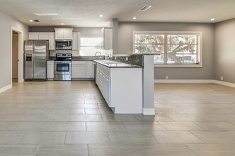 1456 Jasmine Way in Clearwater, FL - Building Photo - Building Photo