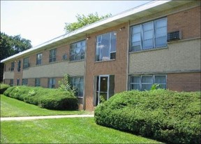 241-245 W Terra Cotta Ave in Crystal Lake, IL - Foto de edificio - Building Photo