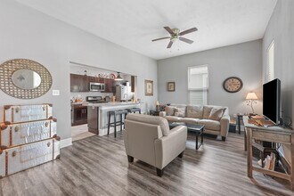 4912 Avenue R in Galveston, TX - Foto de edificio - Building Photo