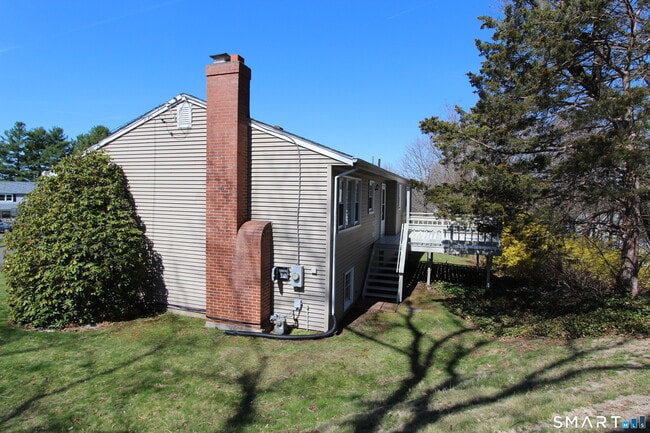 32 Lexington Cir in Newington, CT - Building Photo - Building Photo