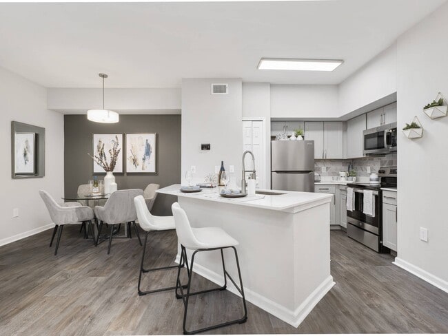 The Kensley Apartments in Jacksonville, FL - Foto de edificio - Building Photo