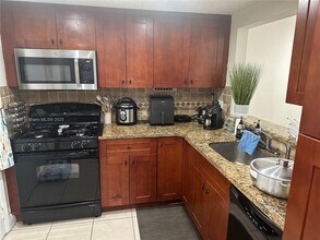 17911 NW 68th Ave in Hialeah, FL - Building Photo - Building Photo