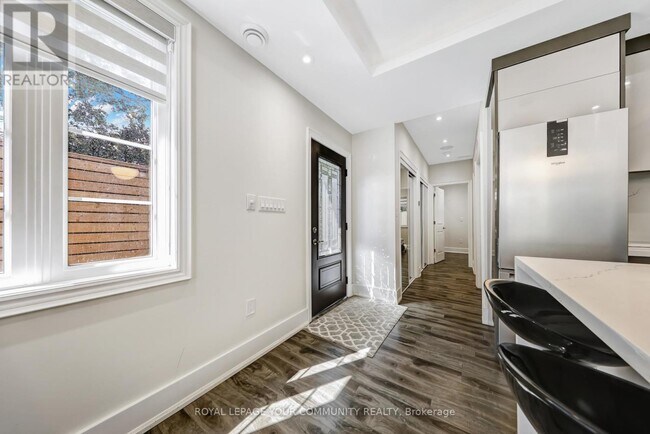 8 Fraserton Crescent in Toronto, ON - Building Photo - Building Photo