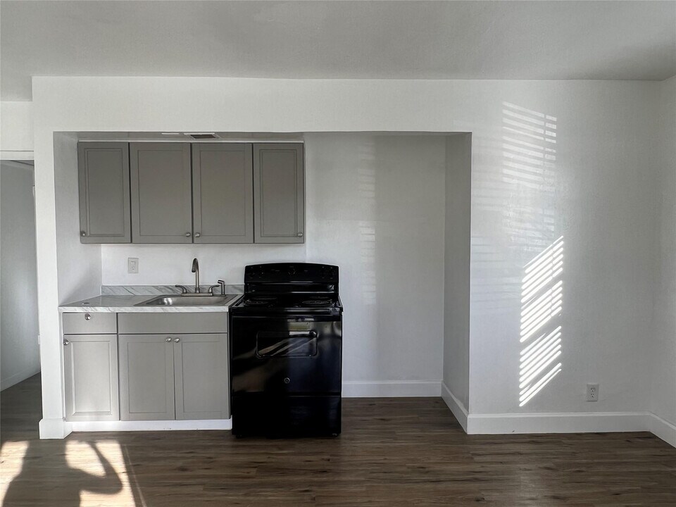 1723 Moffett St in Hollywood, FL - Building Photo