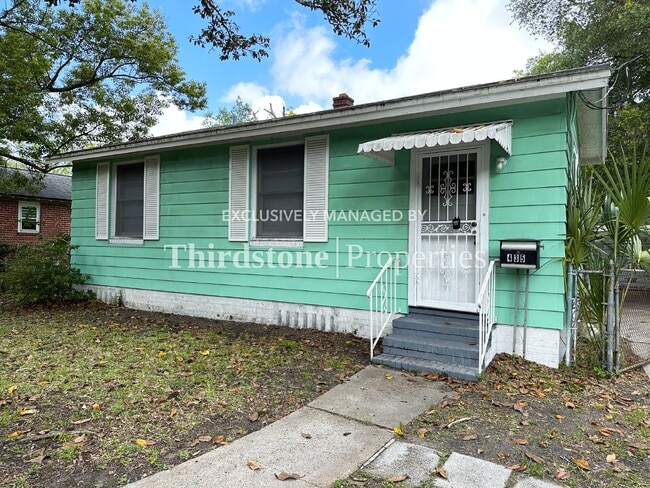 property at 435 Springfield Ct N