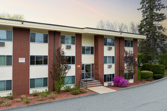 Continental Court Condominiums in Woburn, MA - Building Photo - Building Photo