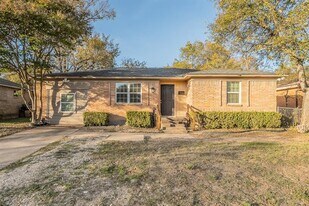 319 Cypress St in Duncanville, TX - Building Photo