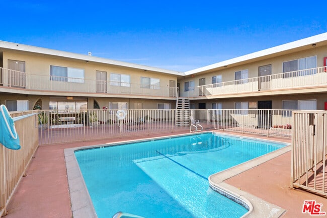 14108 Doty Ave in Hawthorne, CA - Building Photo - Building Photo