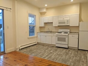 8 Evergreen Sq, Unit 1 in Somerville, MA - Building Photo - Building Photo