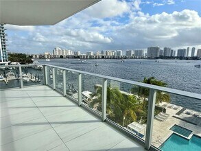 17111 Biscayne Blvd in Aventura, FL - Building Photo - Building Photo