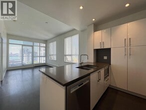 105 2nd St W in North Vancouver, BC - Building Photo - Building Photo