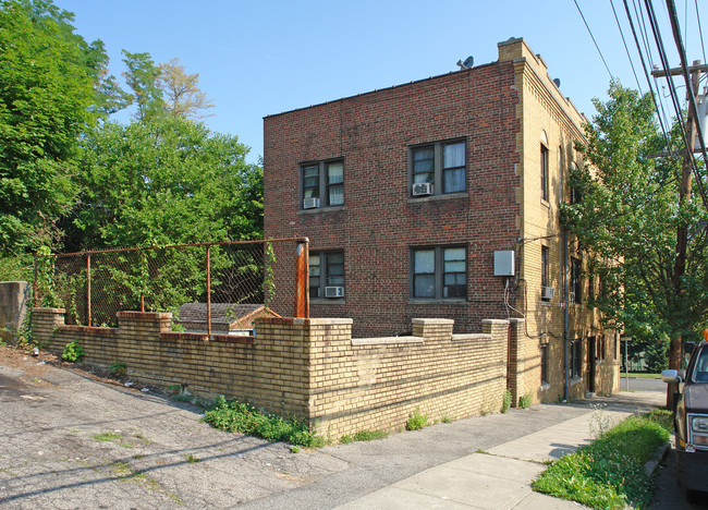 57 Pearl Ave in West Harrison, NY - Foto de edificio - Building Photo