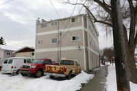 10665 96th St NW in Edmonton, AB - Building Photo - Building Photo