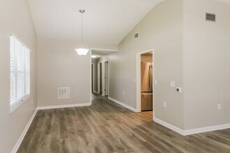 7521 Como Dr in New Port Richey, FL - Foto de edificio - Building Photo