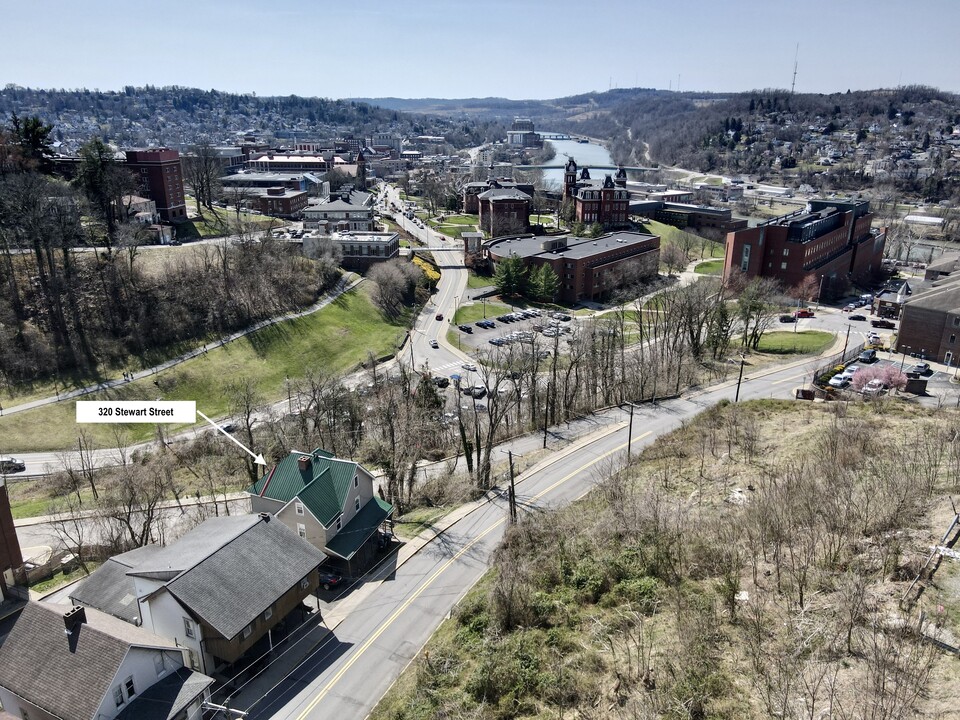 320 Stewart St, Unit B in Morgantown, WV - Building Photo