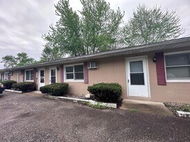 408 W Main St in Westville, IL - Building Photo