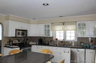 274 Edison Rd in Trumbull, CT - Building Photo - Building Photo