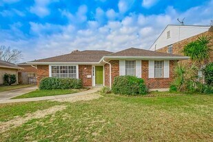 31 Antigua Dr in Kenner, LA - Building Photo