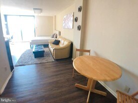 118 Monroe St in Rockville, MD - Building Photo