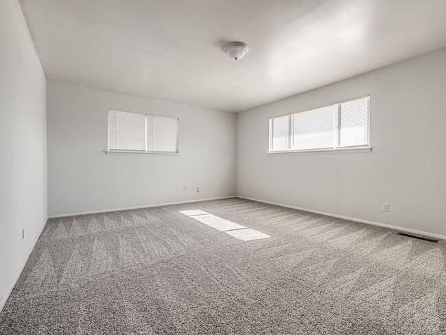 33 NE 63rd St in Oklahoma City, OK - Foto de edificio - Building Photo