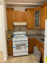 3005 Seagirt Ave, Unit 1 in Far Rockaway, NY - Foto de edificio - Building Photo